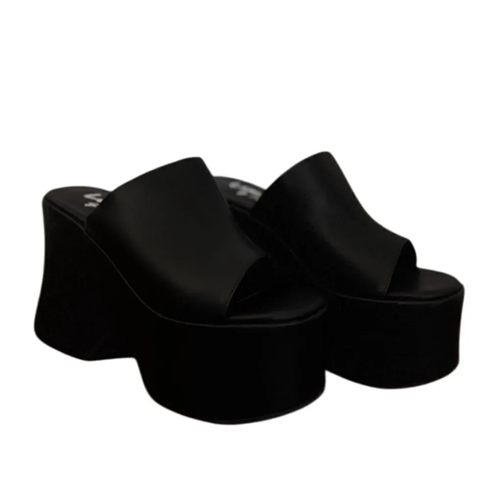 NWOT Lemon Drop BY Privileged Dolls Kill Women's Bissell Platform Sandals Size 8